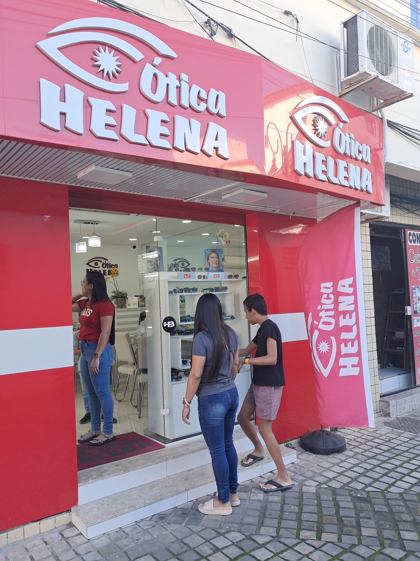 Fachada da Ótica Helena na Rua Coronel Carvalho, Centro de Angra dos Reis